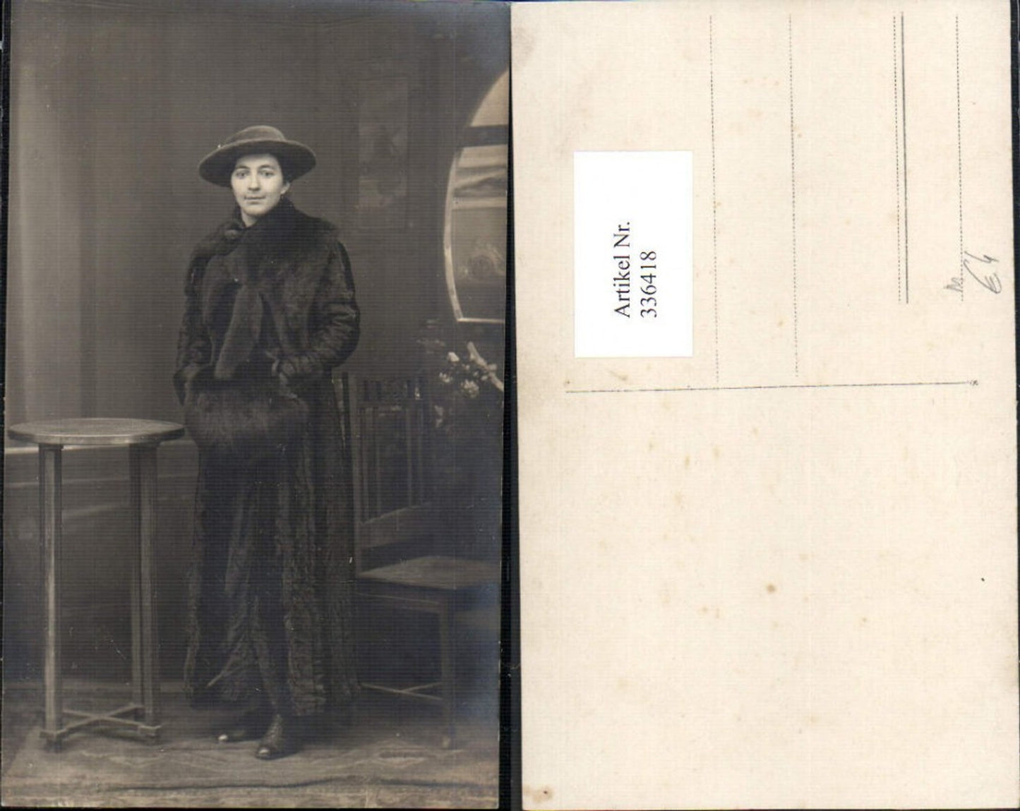 336418,Foto Ak Frau Pelzstola Pelz Pelzmode Hut Muff