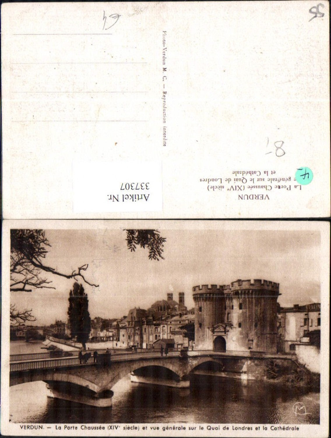 337307,Lothringen Meuse Verdun La Porte Chaussee XIV siecle Vue generale sur le Quai de Londres et la Cathedrale