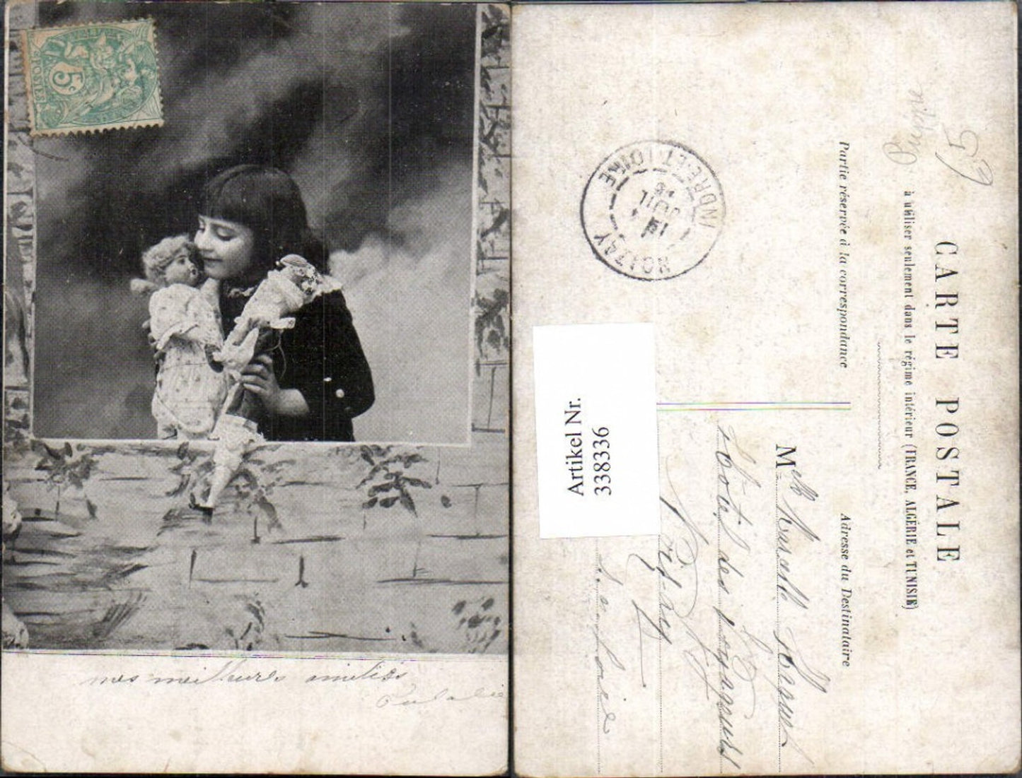 338336,Kind m. Spielzeug Puppen  Passepartout