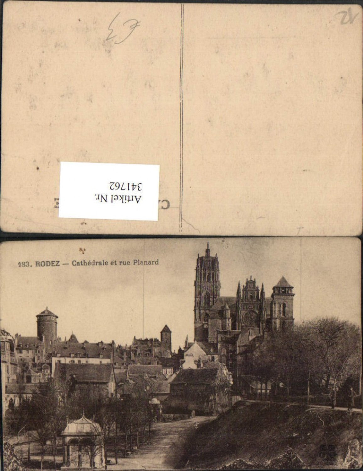 341762,Midi-Pyrenees Aveyron Rodez Cathedrale et rue Planard Kirche