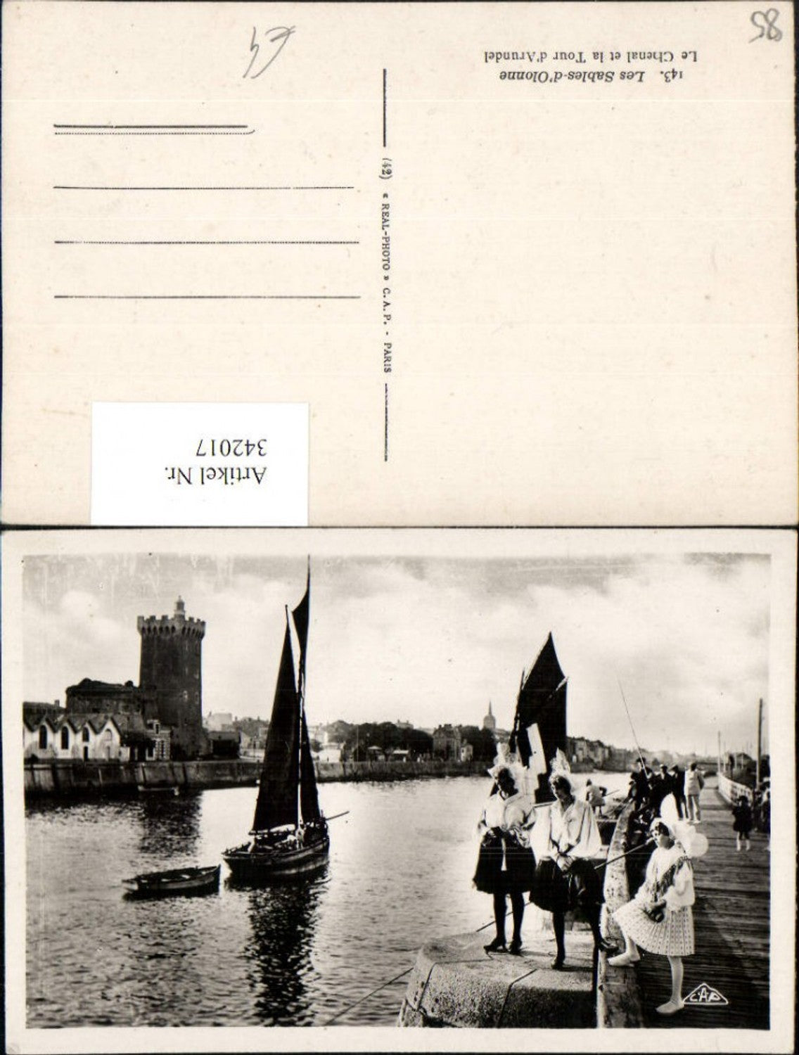 342017,Pays de la Loire Vendee Les Sables-d'Olonne Chenal et la Tour Arundel Trachten Segelboot