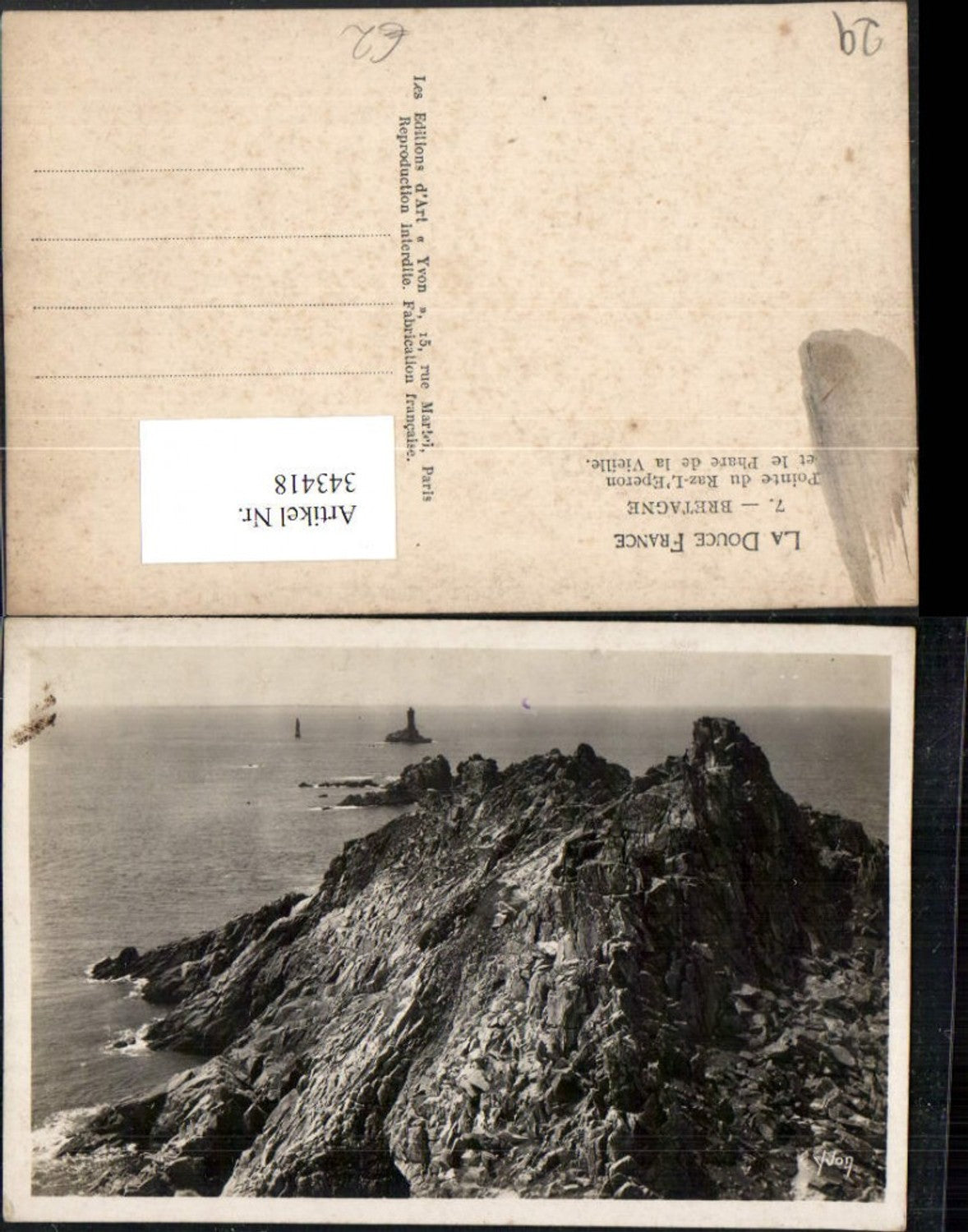 343418,Bretagne Finistere Pointe du Raz L'Eperon et le Phare de la Vieille Küste Felsen