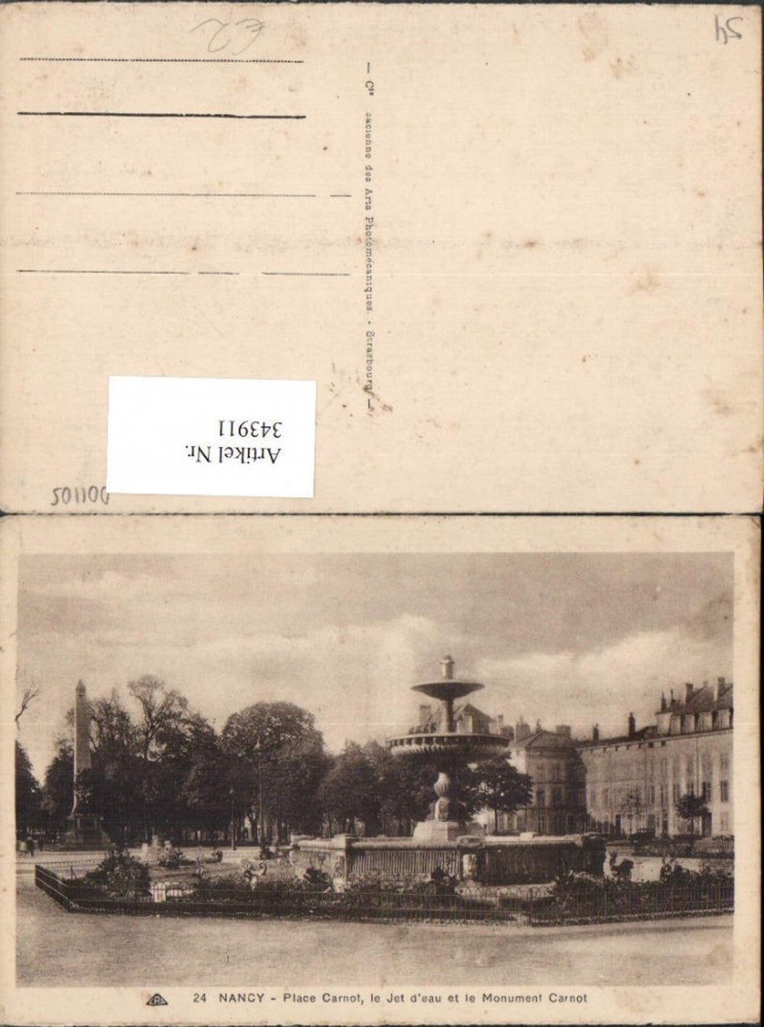343911,Lorraine Meurthe-et-Moselle Nancy Place Carnot Jet d'eau et le Monument Carnot fountain