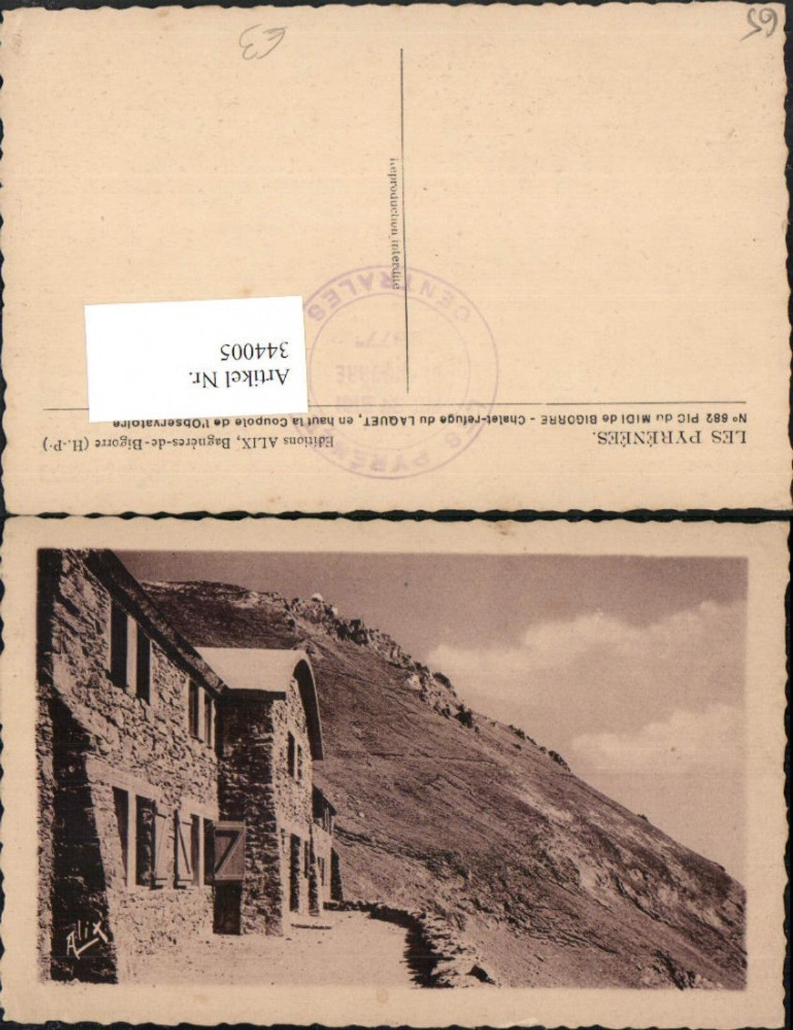 344005,Midi-Pyrenees Hautes-Pyrenees Pic du Midi de Bigorre Chalet refuge du Laquet Bergkulisse