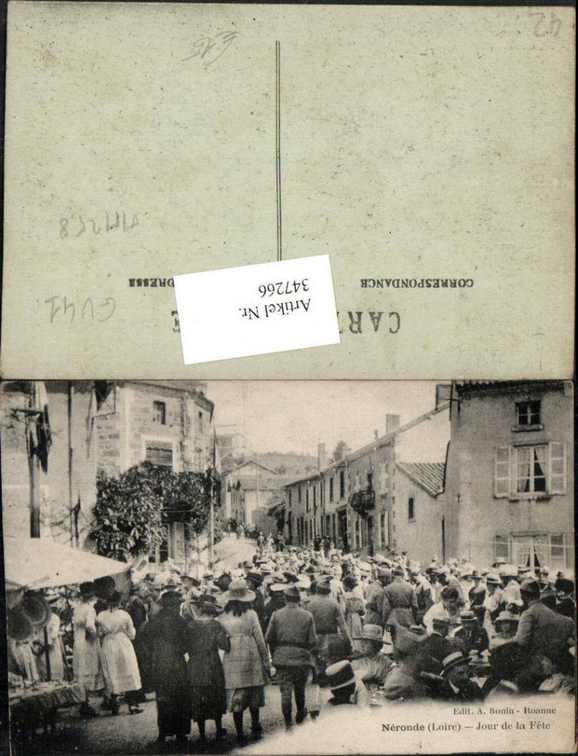 347266,Rhone-Alpes Loire Neronde Jour de la Fete Straßenansicht Menschenansammlung