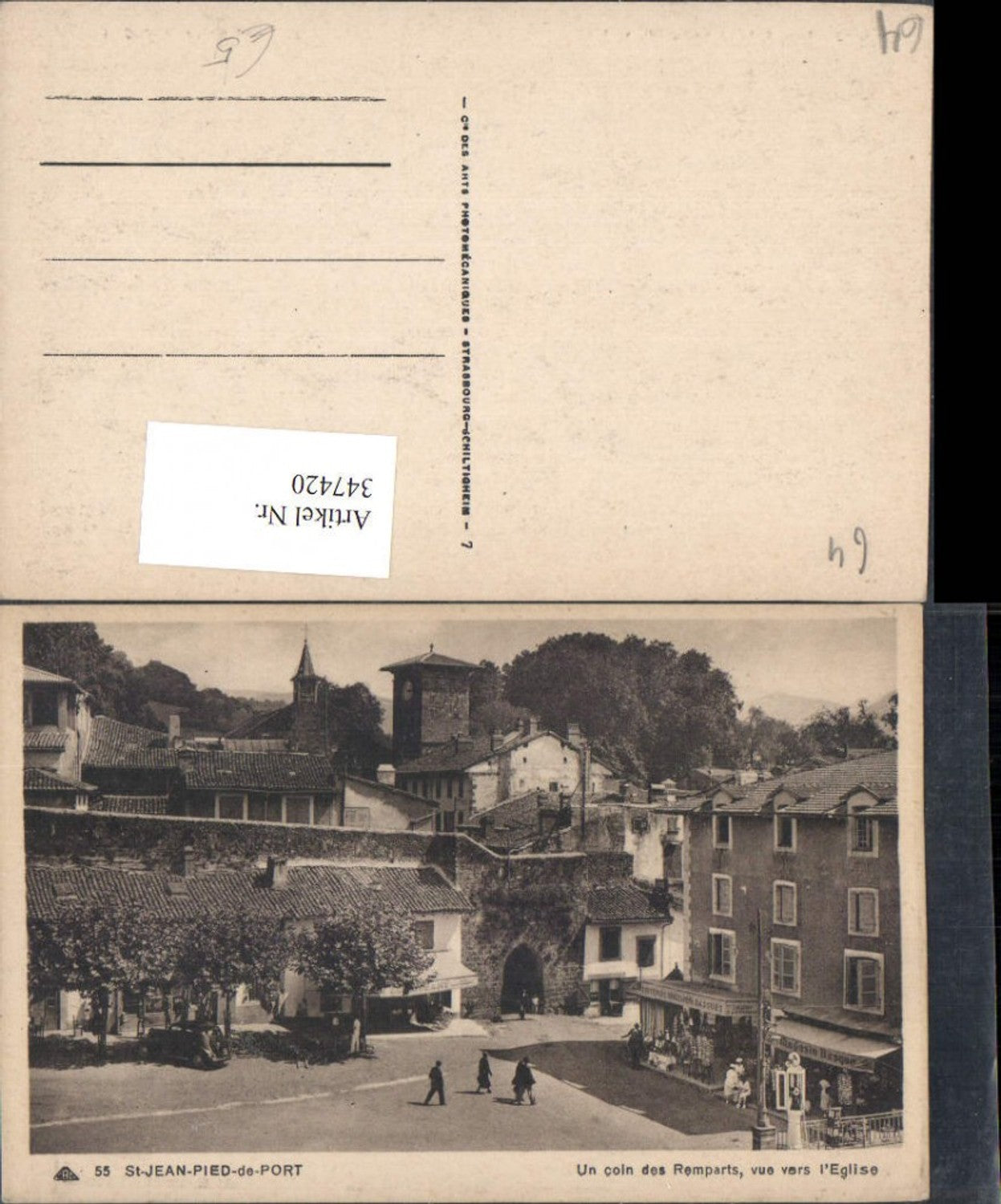 347420,Aquitanien Pyrenees-Atlantiques St-Jean-Pied-de-Port Un coin des Remparts vue vers l'Eglise