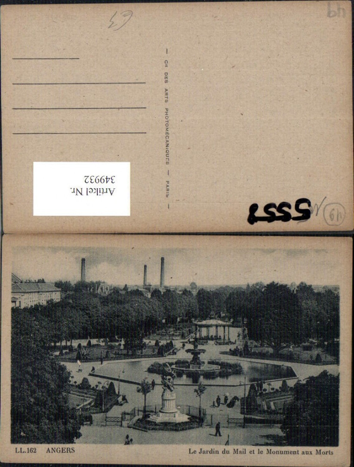 349932,Pays de la Loire Maine-et-Loire Angers Le Jardin du Mail et le Monument aux Morts Brunnen