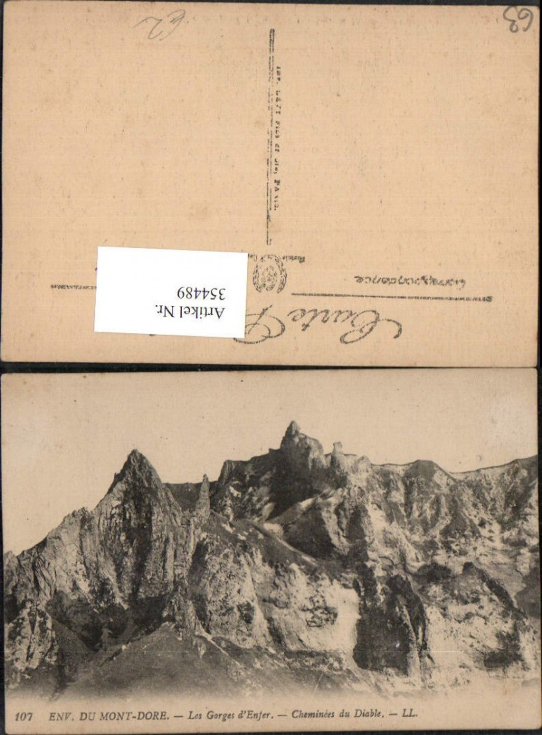 354489,Auvergne Puy-de-Dome Mont-Dore Les Gorges d'Enfer Cheminees du Diable Bergkulisse