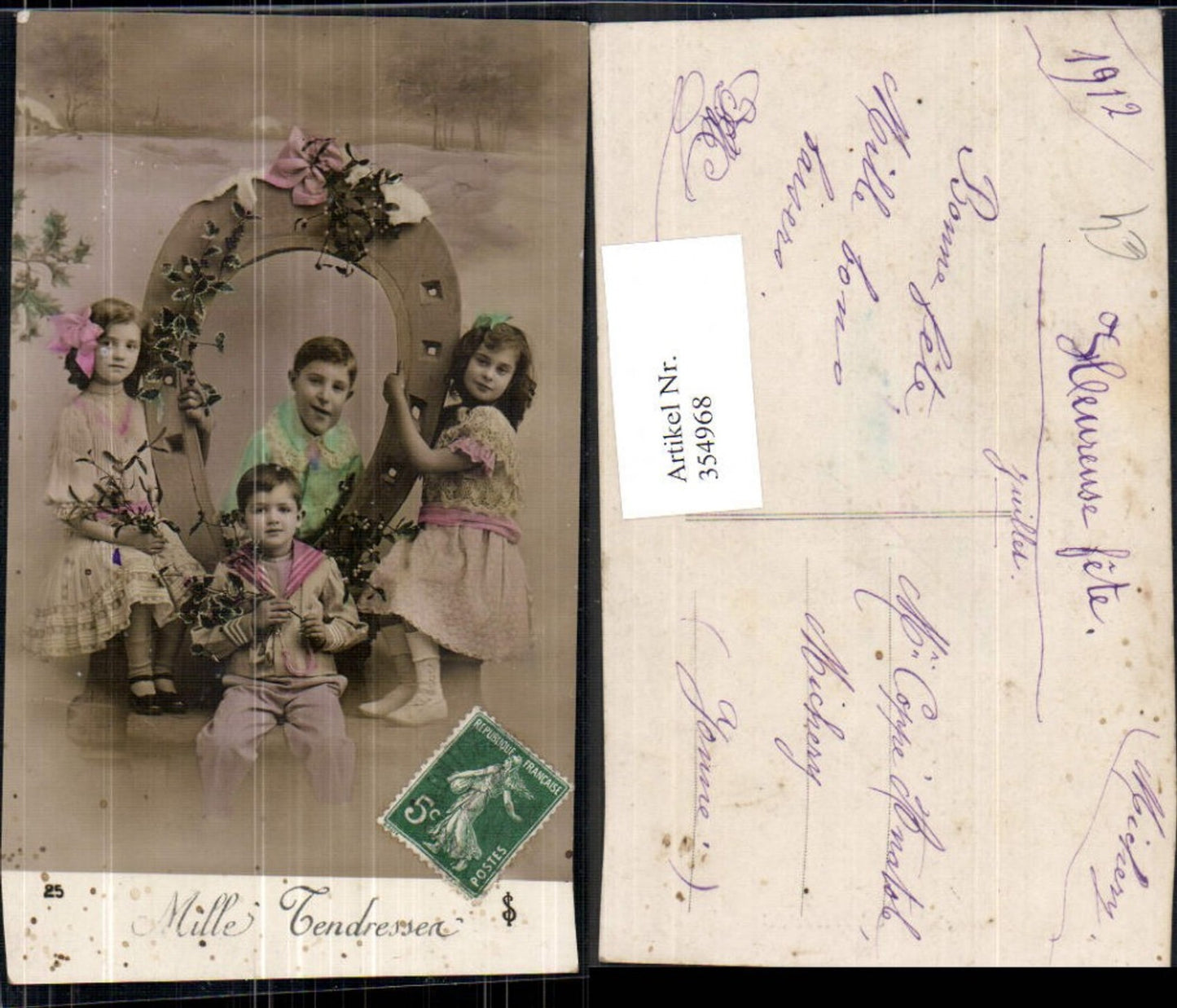 354968,Kinder in Uniform Matrosenanzug Kleider Hufeisen Stechpalmen Zweige Winterlandschaft