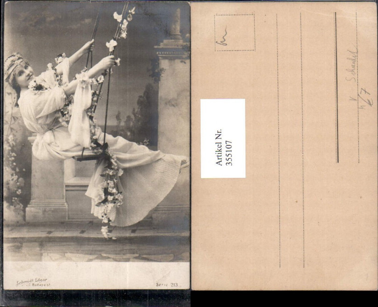 355107,Foto Ak Frau Kleid Haarschmuck a. Schaukel Blumen pub Schmidt Edgar Budapest 213