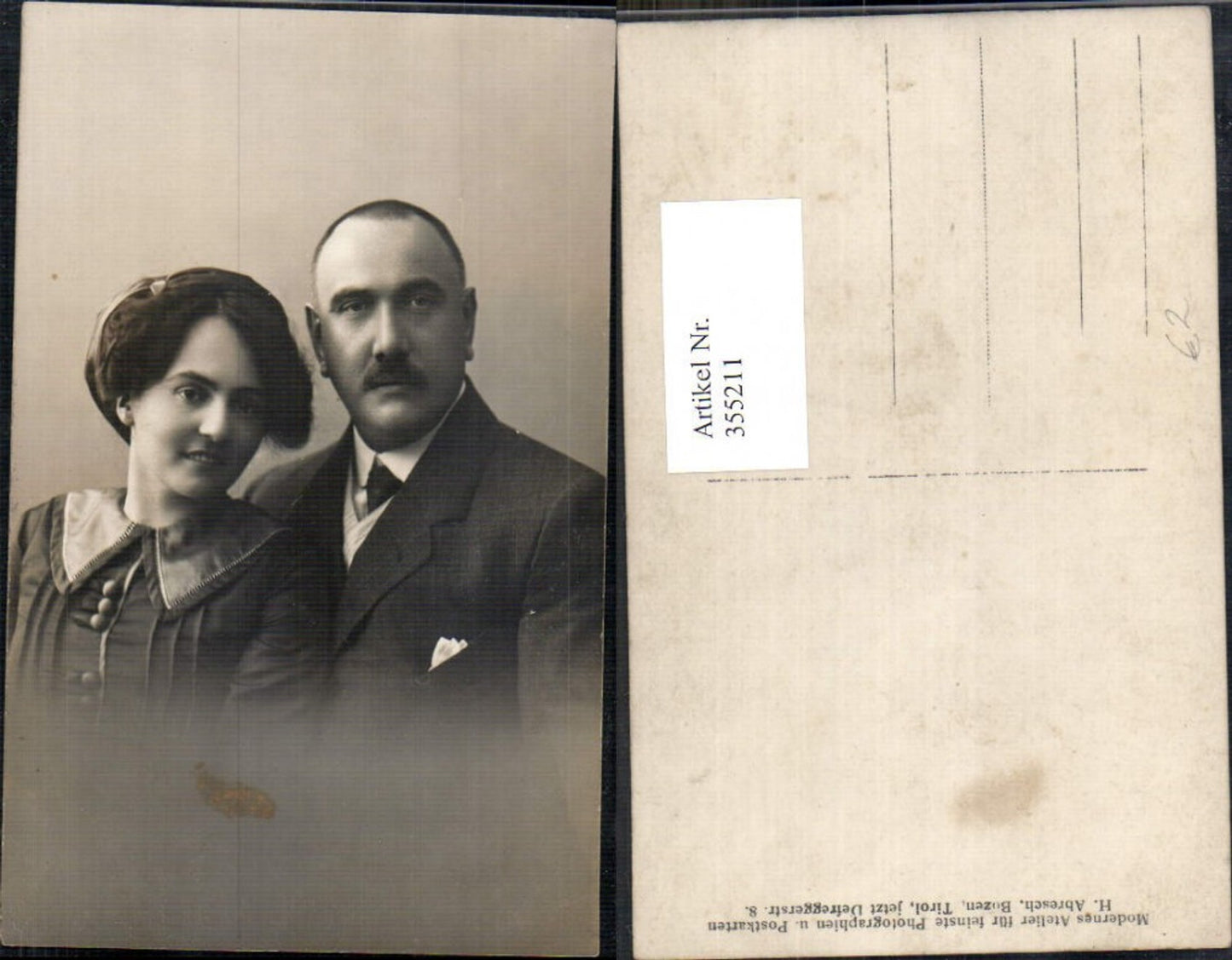 355211,Frau m. Mann Haarband Portrait