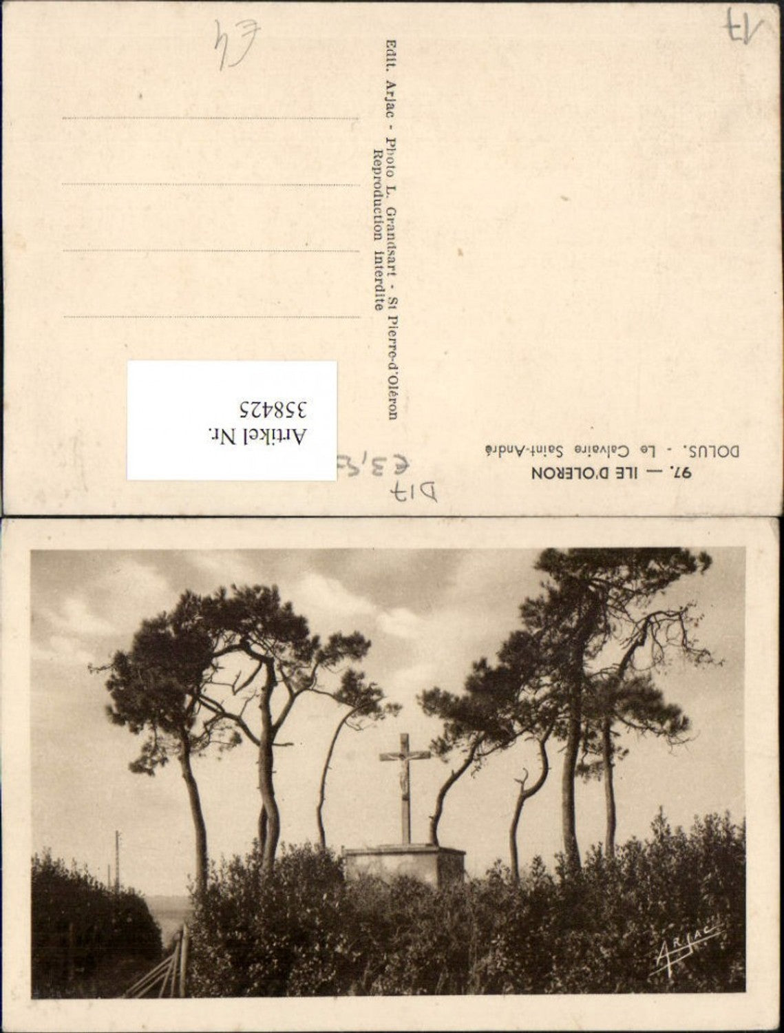 358425,Poitou-Charentes Charente-Maritime Dolus Le Calvaire Saint-Andre Kruzifix