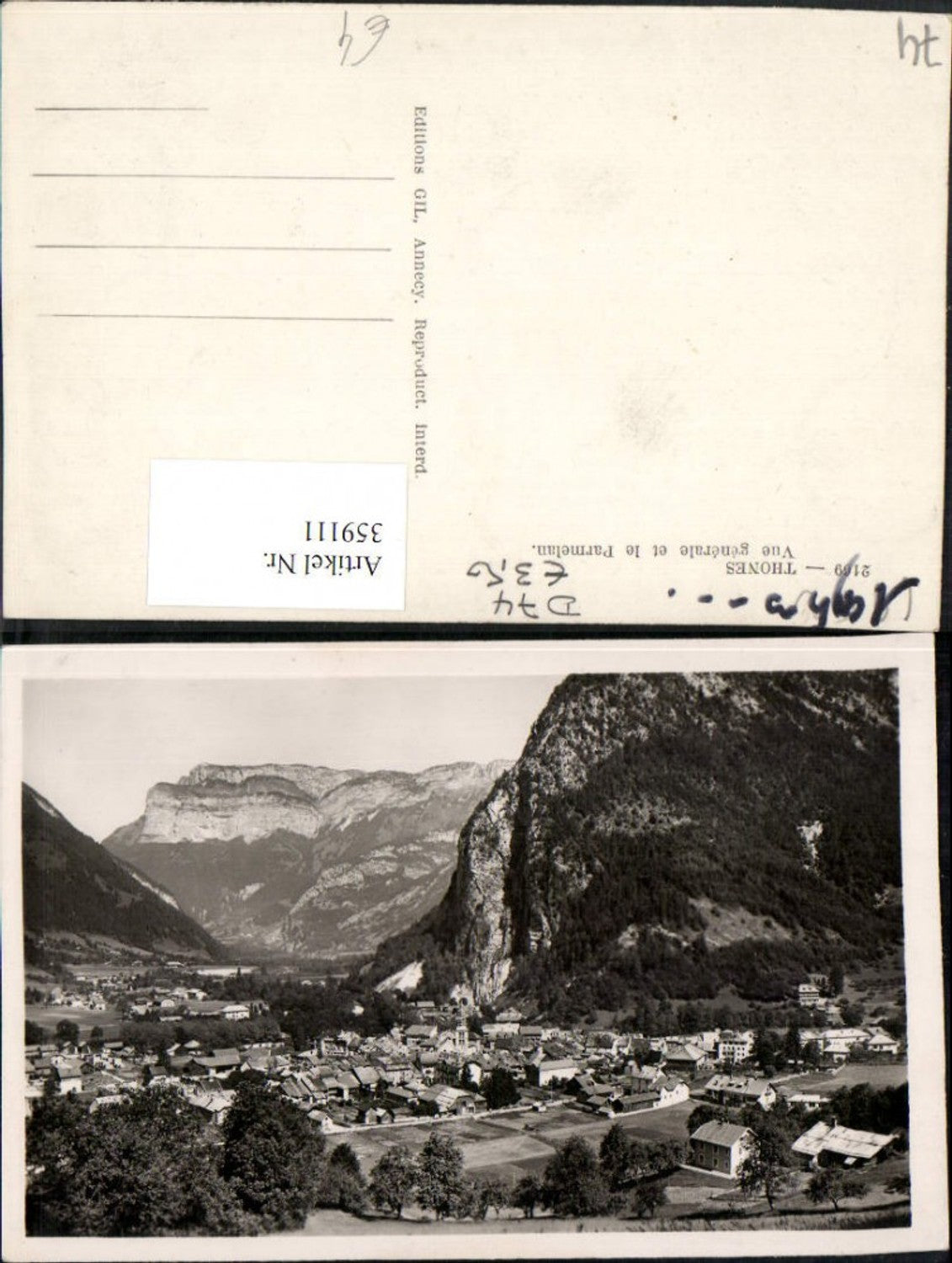 359111,Rhone-Alpes Haute-Savoie Thones Vue generale et le Parmelan Totale Bergkulisse