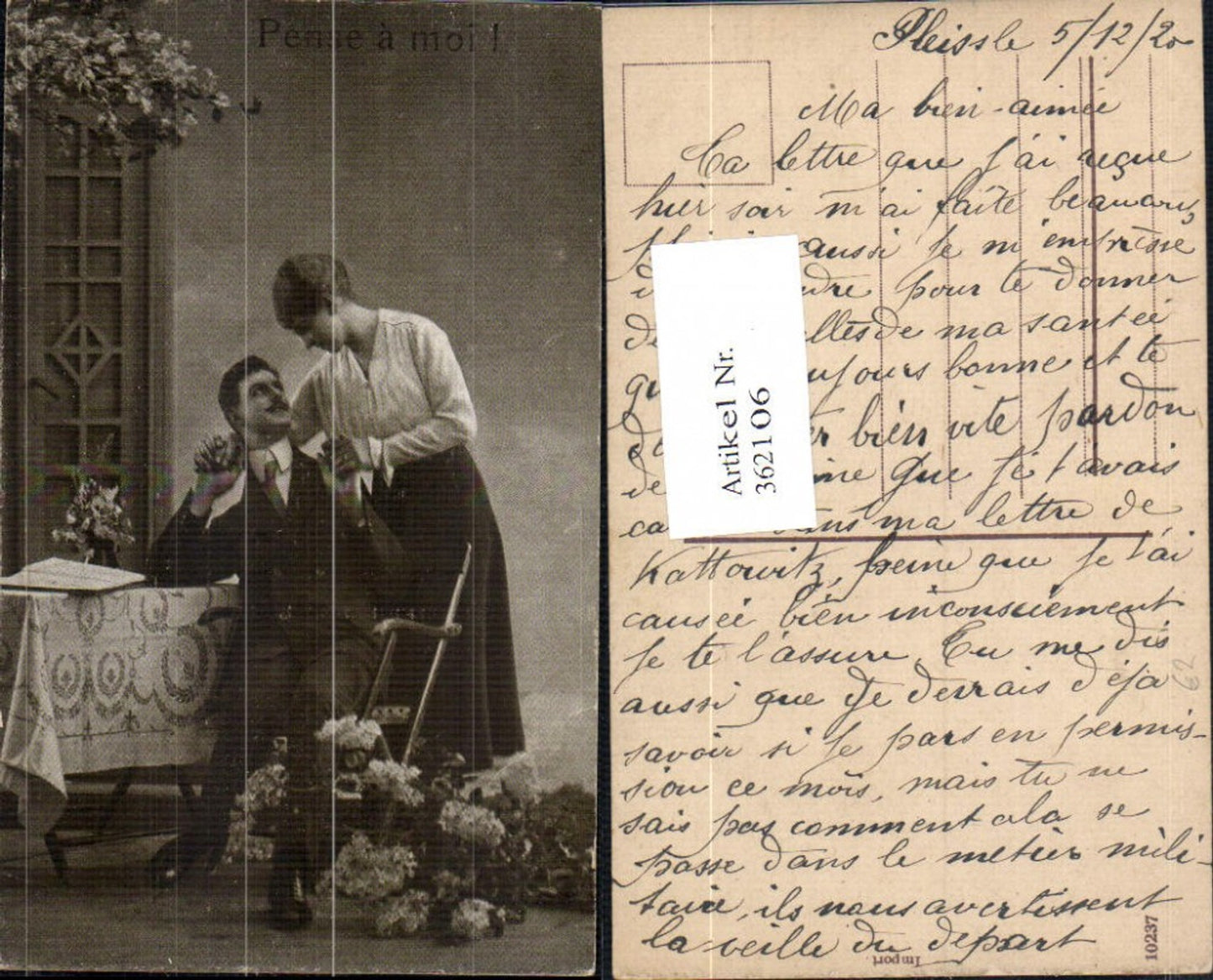 362106,Liebe Paar Händchenhalten b. Tisch Lesen Buch Blumen Pense a moi