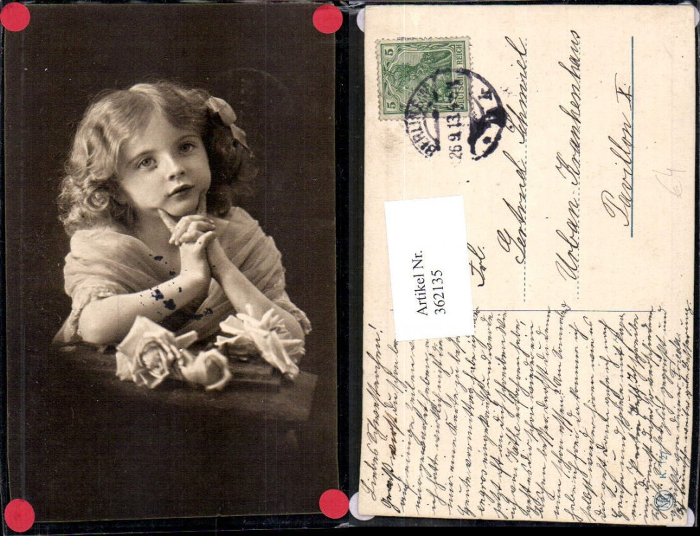 362135,Kind Mädchen Lockenkopf Haarschleife Portrait Blumen Rosen i. Vordergrund