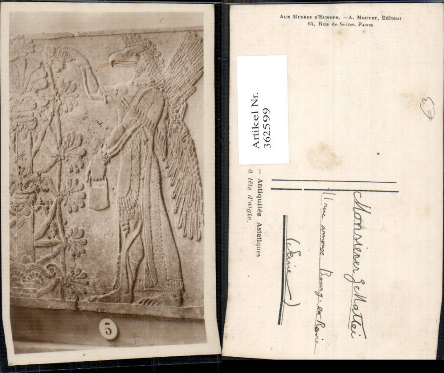 362599,Künstler Ak Antiquites Asiatiques Dieu a tete d aigle Relief Adlerkopf Mann