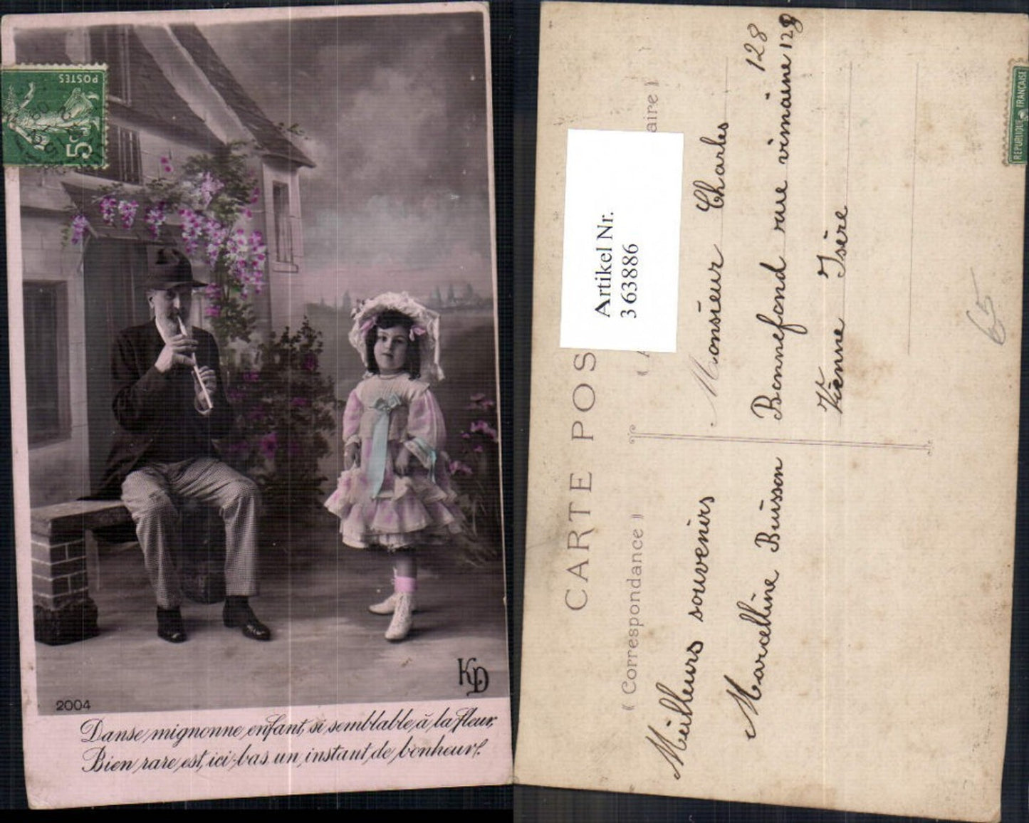 363886,Kind Mädchen Hut Kleid Alter Mann spielt Musik v. Haus Rosen Spruch