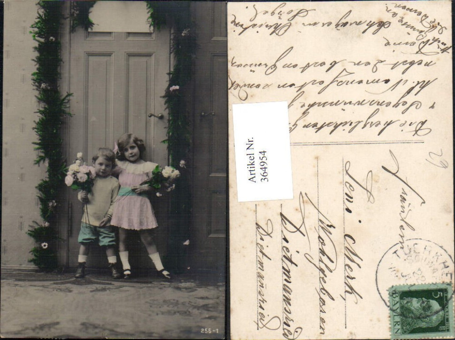 364954,Foto Ak Kinder m. Blumen Tür m. Girlande geschmückt