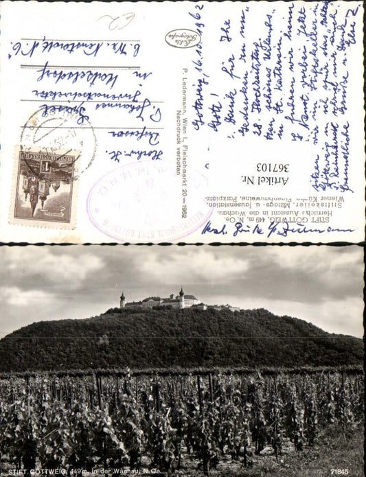 367103,Blick zum Stift Göttweig in d. Wachau Weinreben