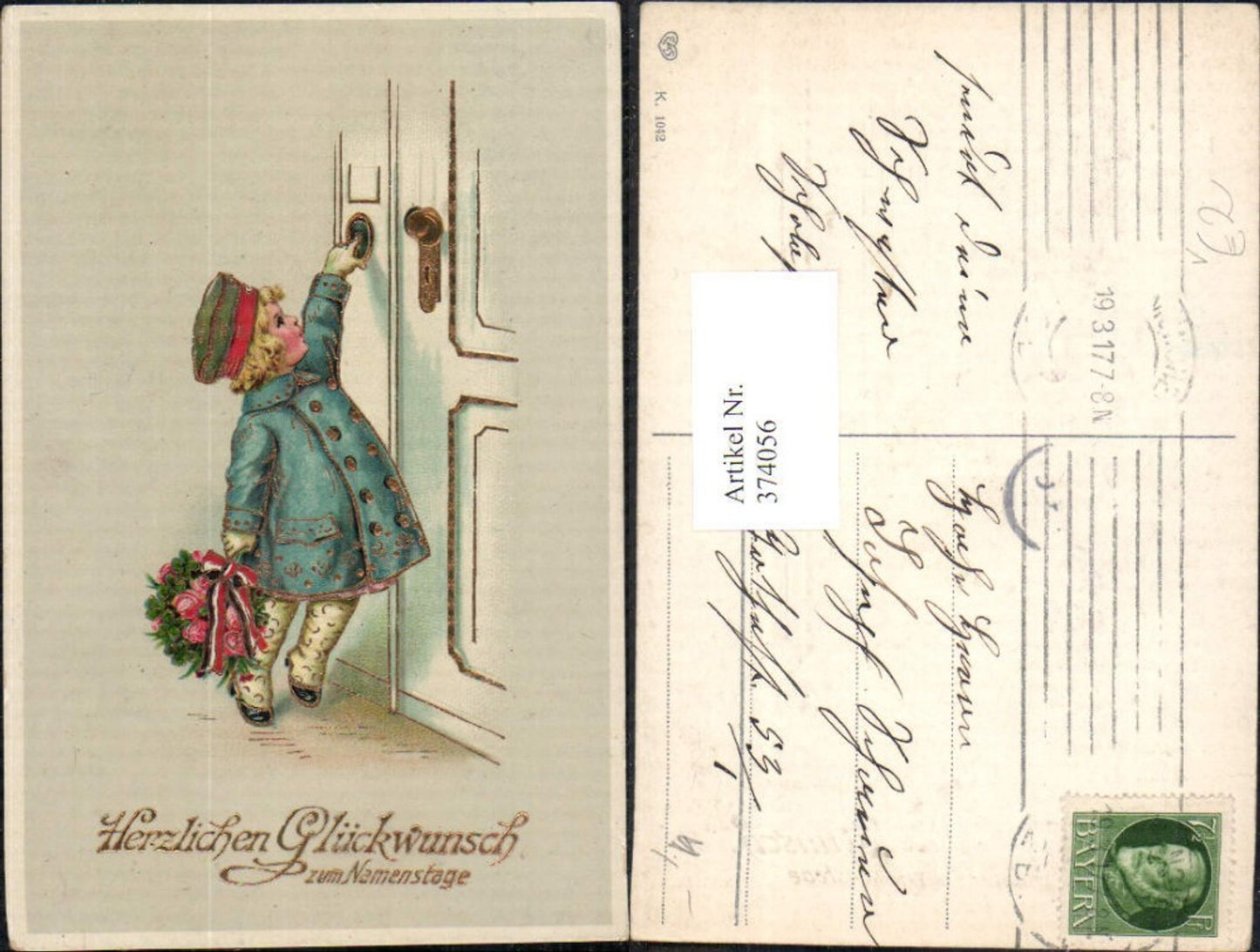374056,Künstler Ak Kind Mädchen m. Mantel Hut Tür Rosenstrauß Goldverzierung pub EAS K1042