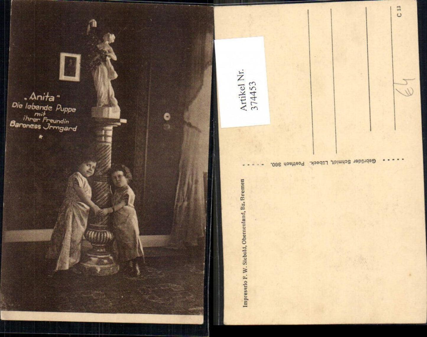 374453,Kinder Mädchen b. Statue stehend Anita Die lebende Puppe u. Baroness Irmgard