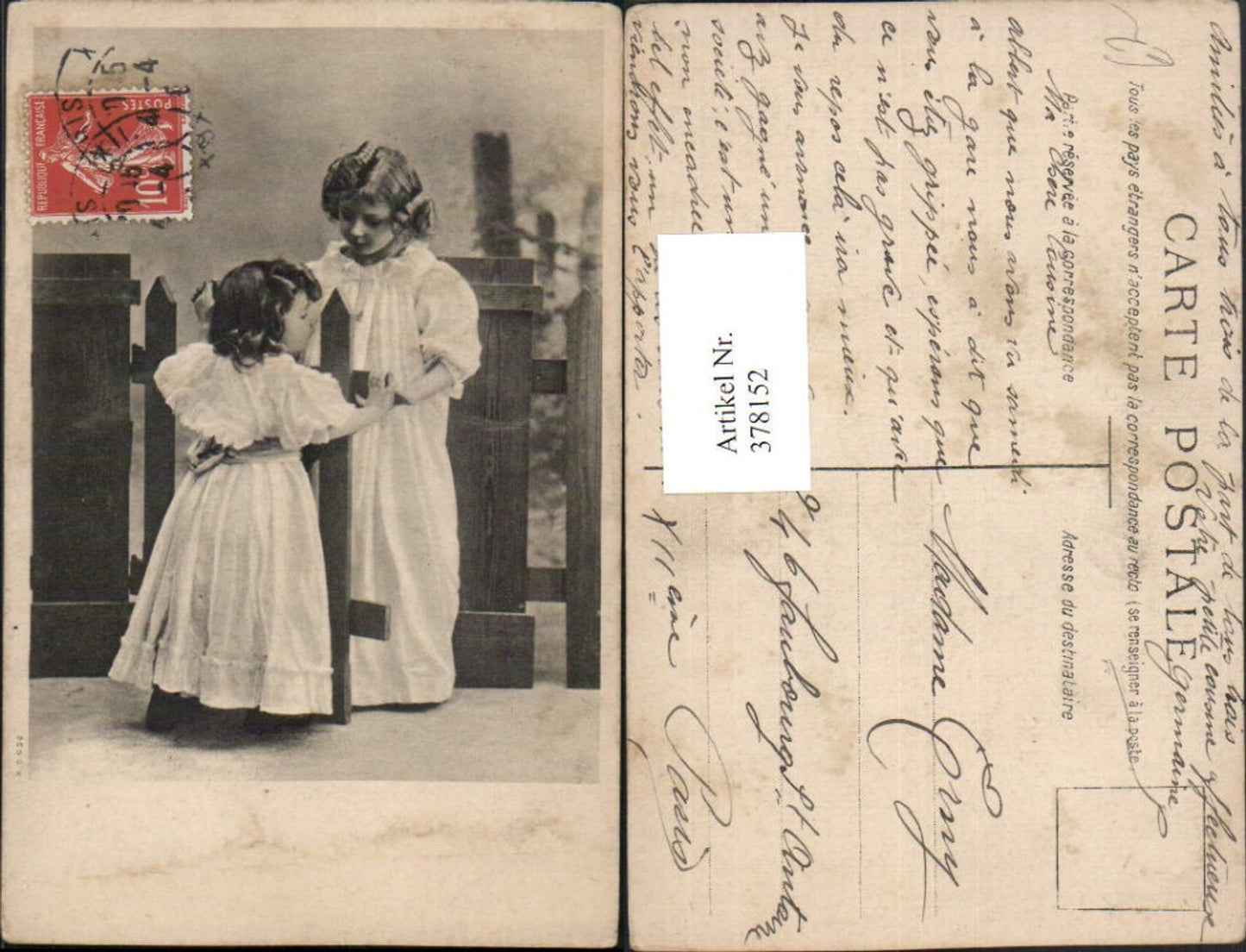 378152,Kinder Mädchen m. Kleid Gartentür Zaun