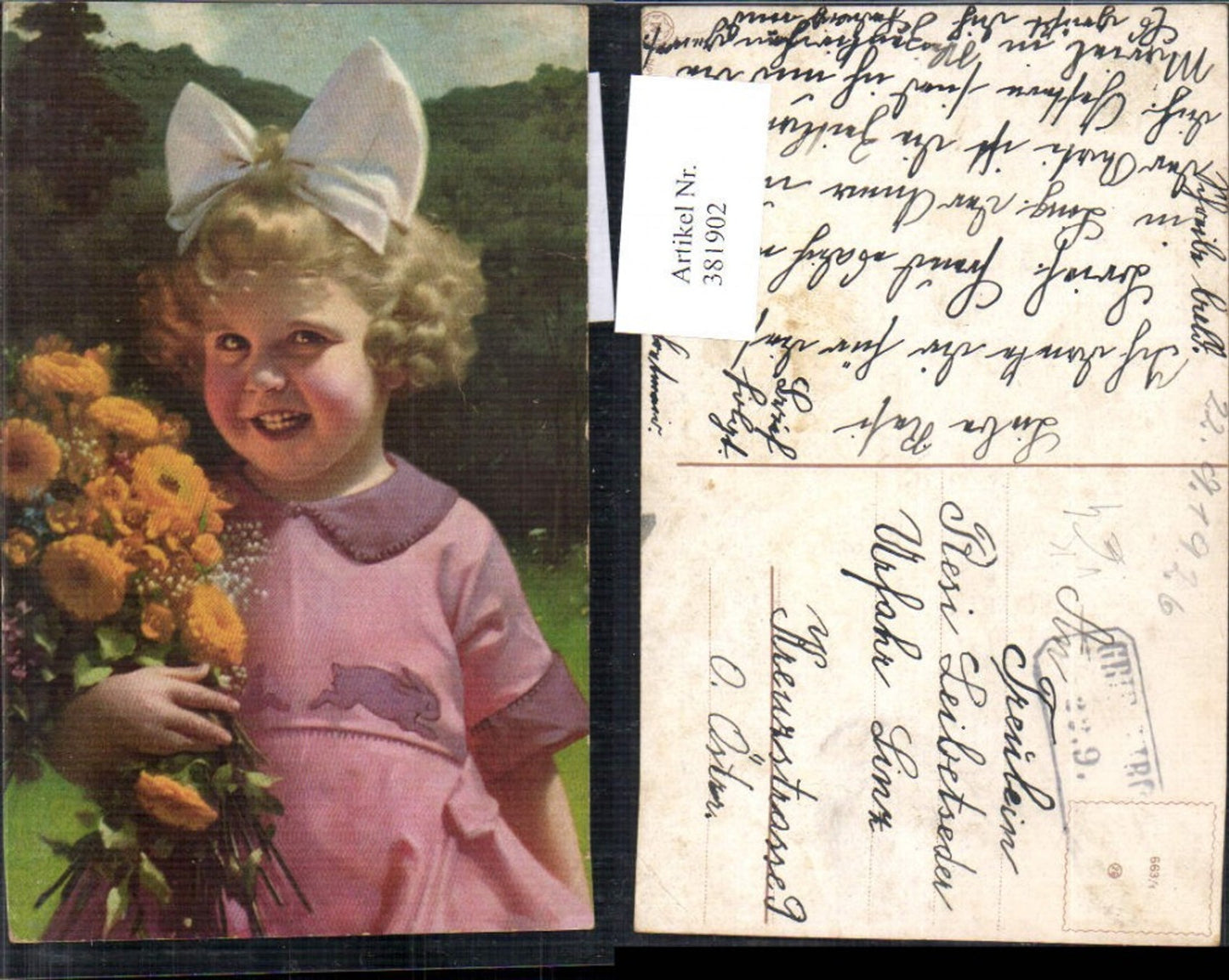 381902,Künstler Ak Kind Lachendes Blondes Mädchen Kleid Haarschleife Blumenstrauß pub Novolito 663/1
