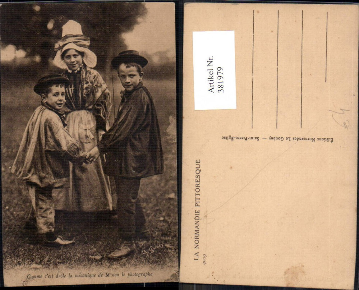 381979,Kinder Tracht Händchenhalten La Normandie Pittoresque