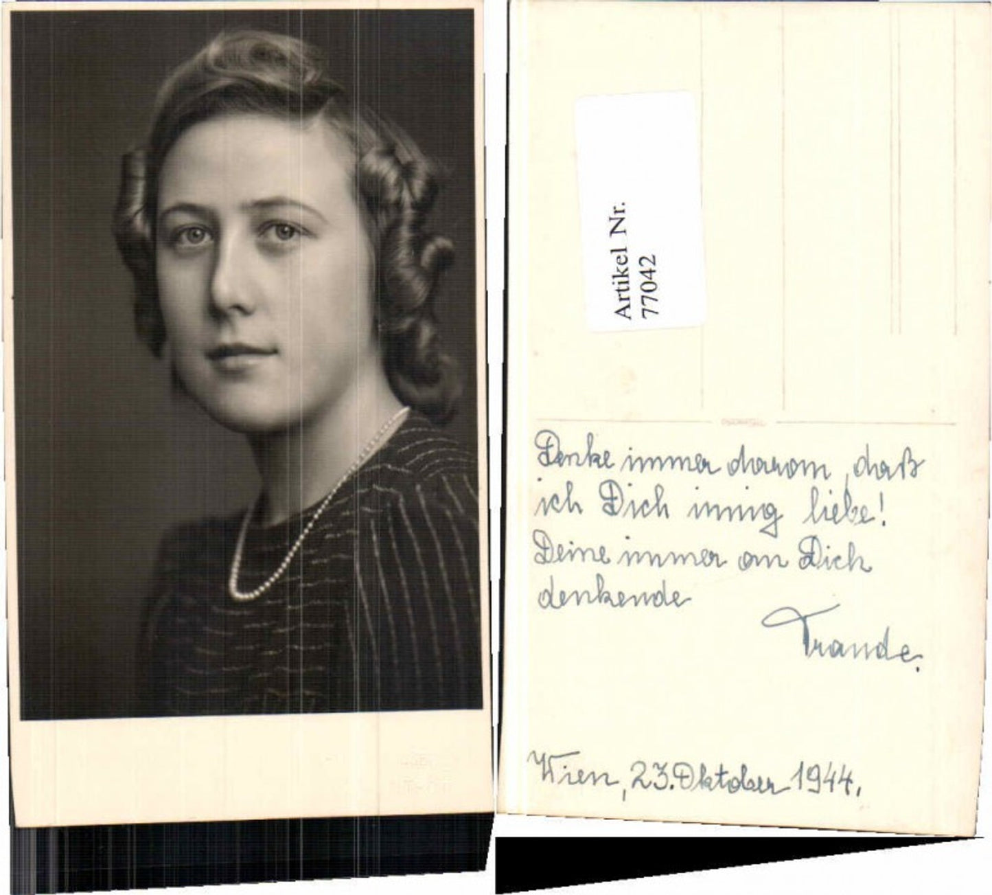77042,Frau Portrait Perlenkette Halskette gelocktes Haar