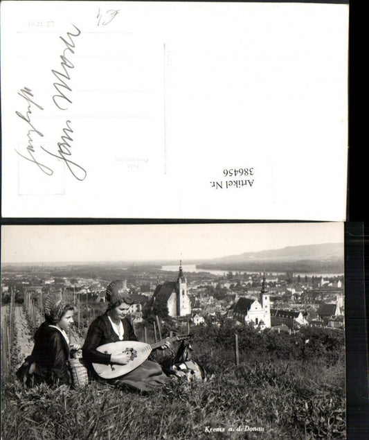 386456,Krems an d. Donau Teilansicht Kirchen Frauen in Tracht Mandoline