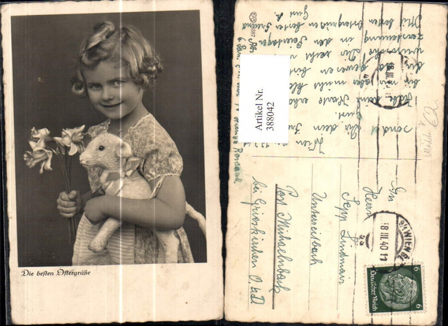 388042,Kind Blondes Mädchen m. Plüschlamm Spielzeug Blumen Narzissen pub EAS 8587
