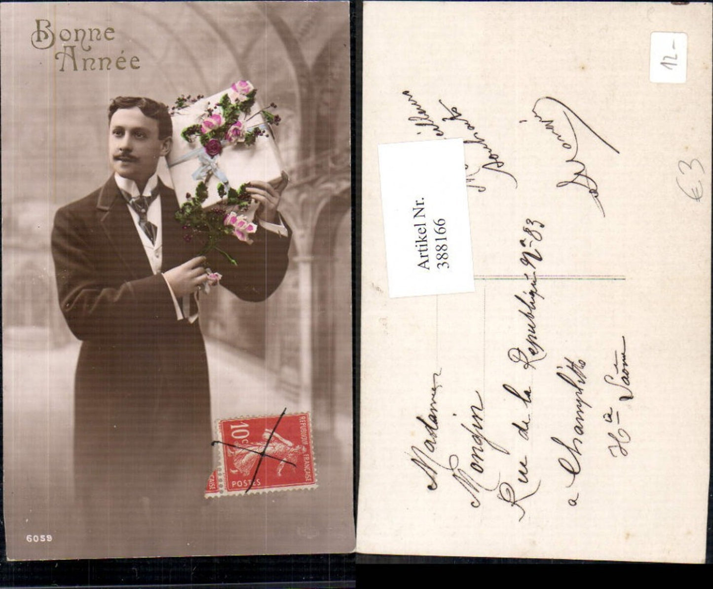 388166,Mann Anzug m. Paket Geschenk Blumen Bonne Annee