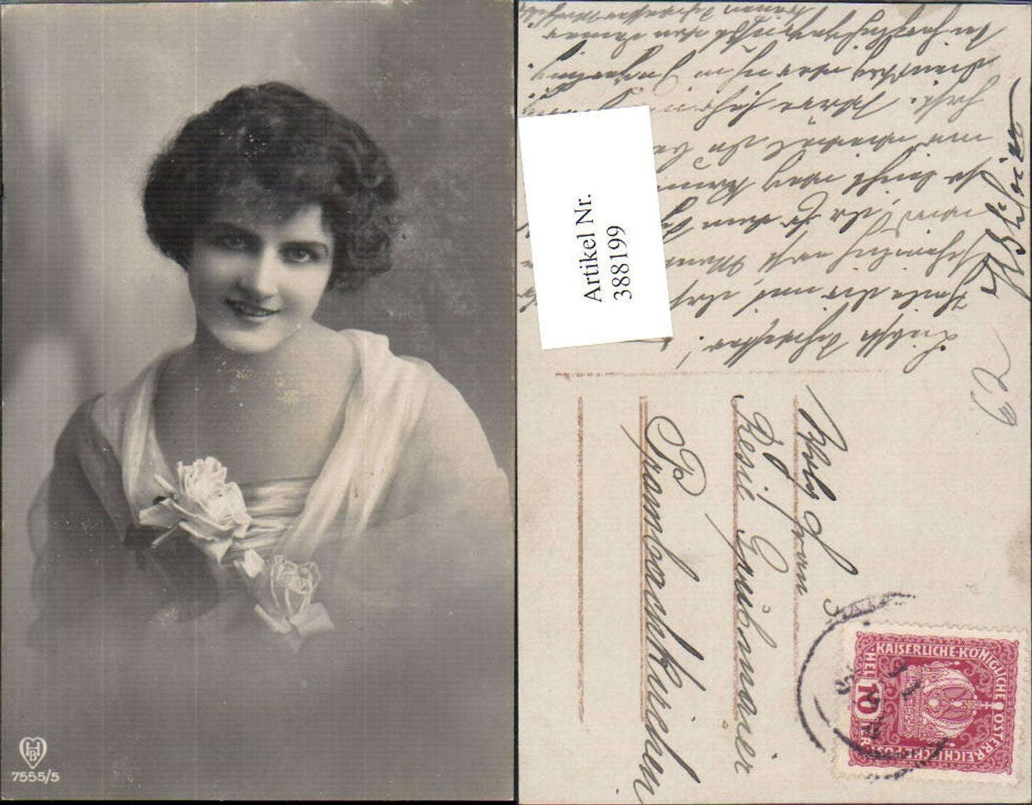 388199,Frau Lockenkopf Blume a. Kleid Portrait