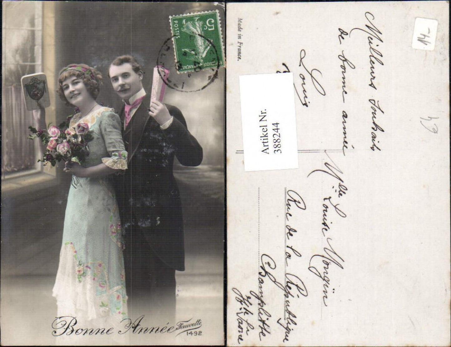 388244,Frau m. Mann Anzug Geschenke Pakete Blumenstrauß