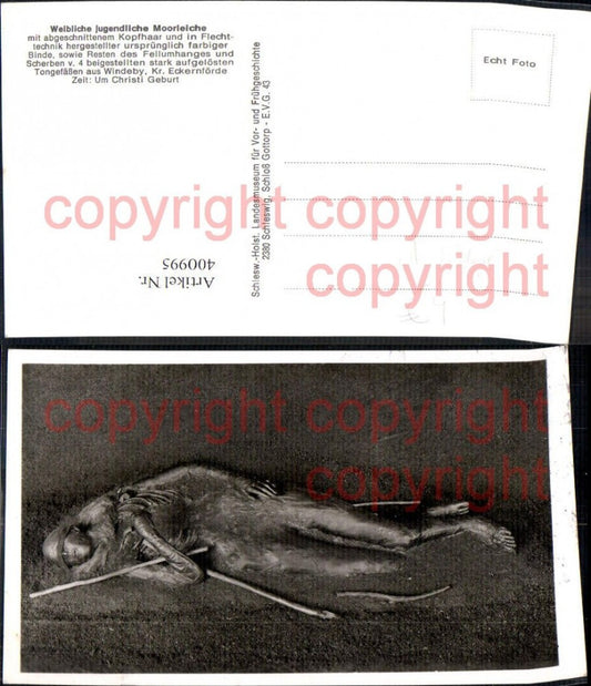 400995,Foto Ak Weibliche jugendliche Moorleiche Archäologie Ausgrabung