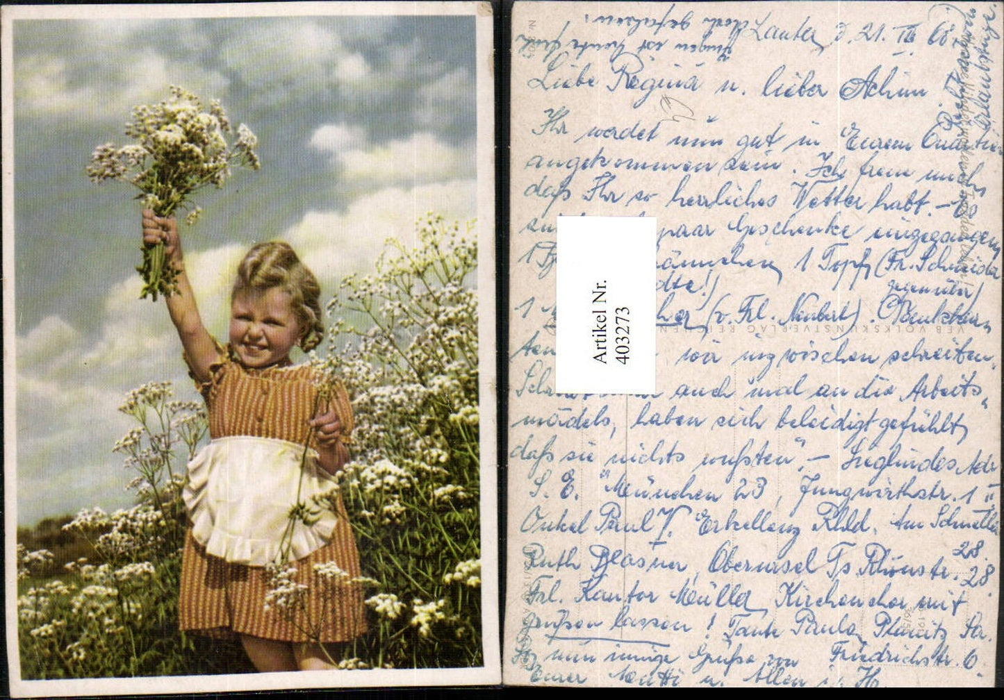 403273,Fotokunst VEB Reichenbach Mädchen m. Kleid Schürze Blumenstrauß Blumen