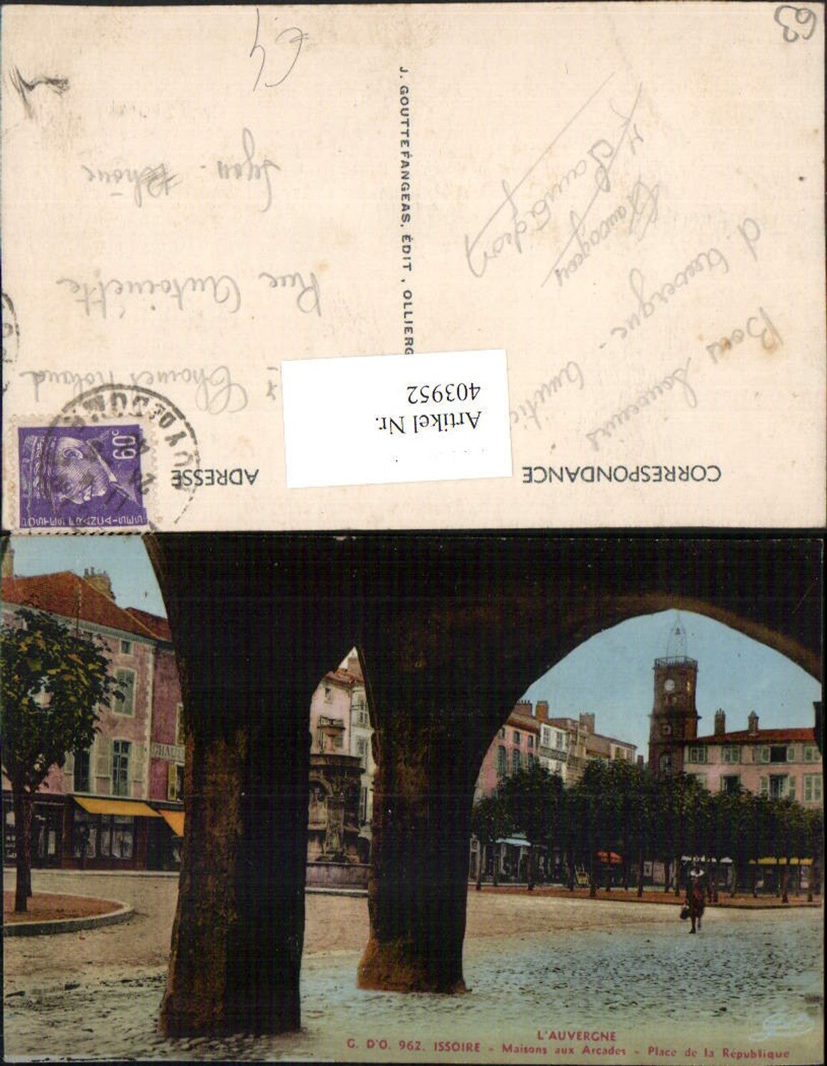403952,Auvergne Puy-de-Dome Issoire Place de la Republique Maisons aux Arcades Arkaden