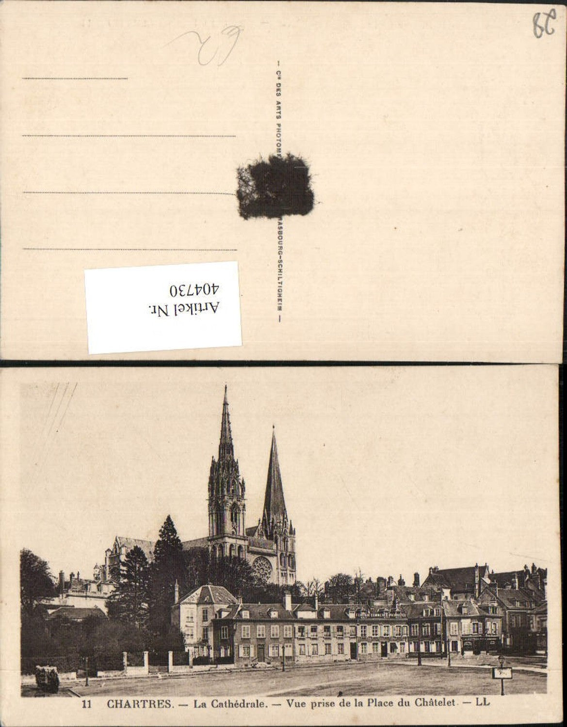 404730,Centre Eure-et-Loir Chartres La Cathedrale vue prise de la Place du Chatelet Kirche