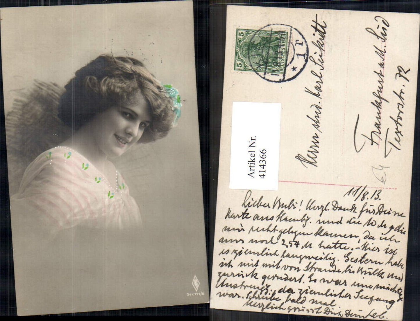 414366,Foto Ak Frau Blume i. Haar Portrait