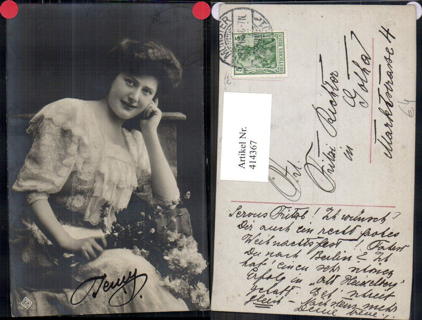 414367,Frau Kleid Blumenstrauß Portrait