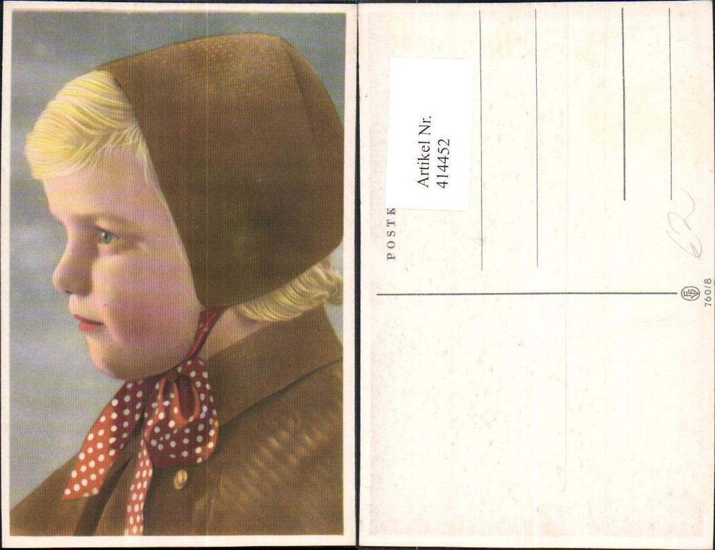 414452,Blondes Kind Haube Portrait