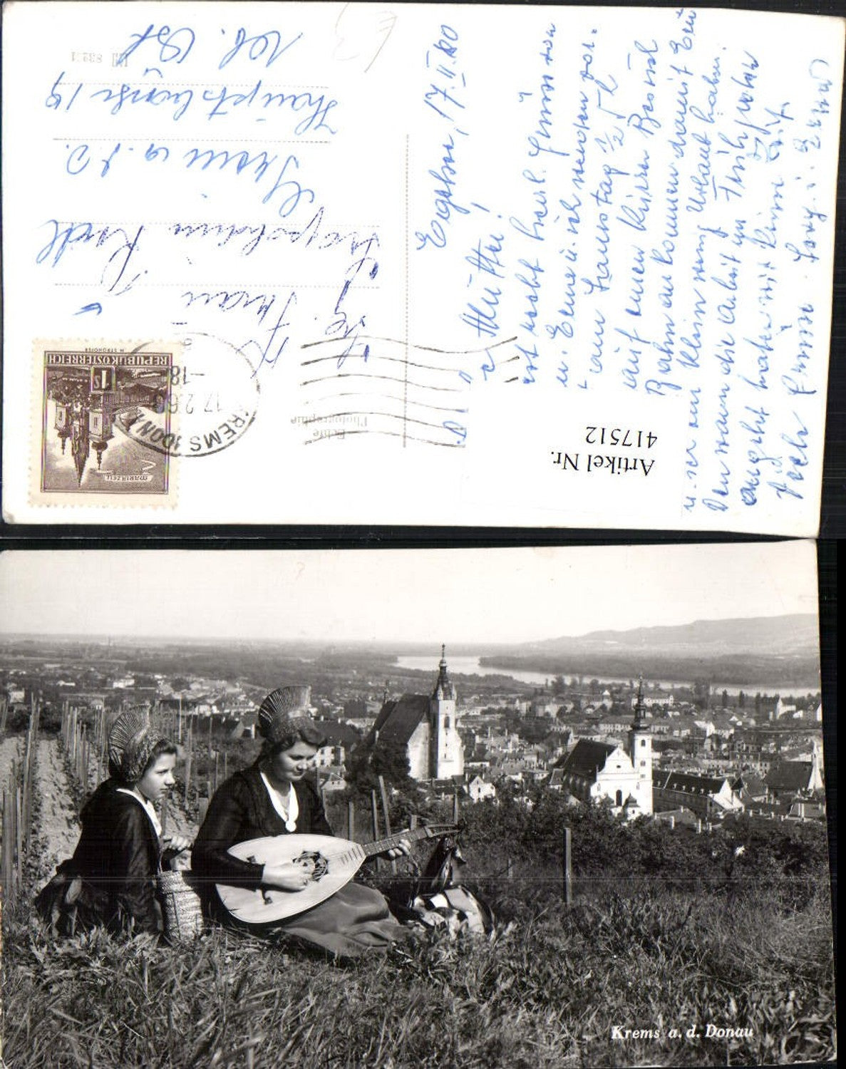 417512,Krems an d. Donau Teilansicht Frauen in Tracht Mandoline