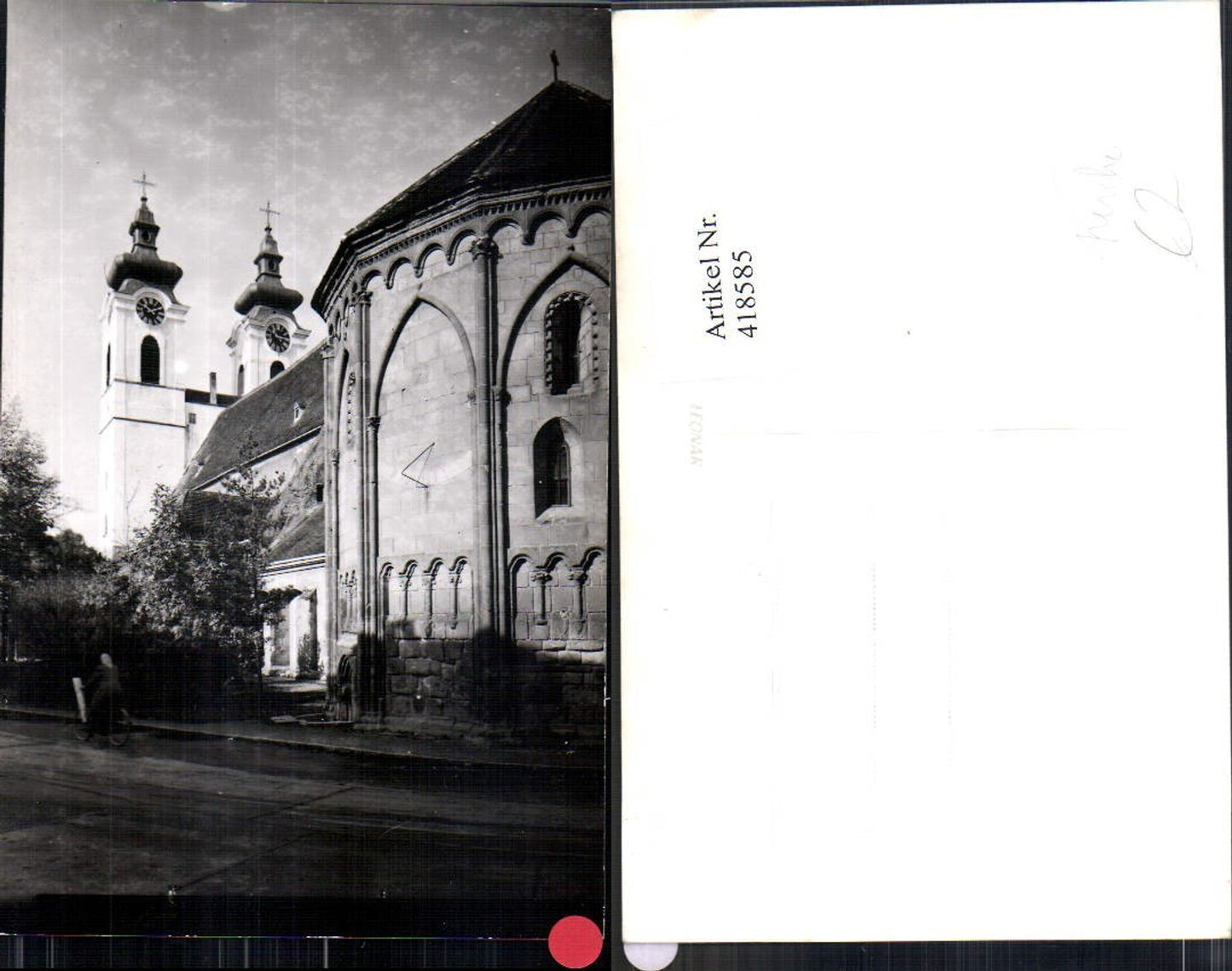 418585,Foto Ak Kirche Frau a. Fahrrad