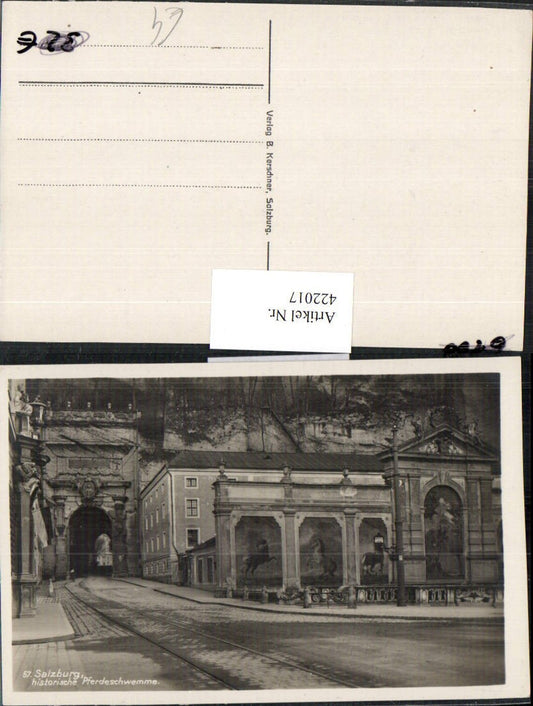 422017,Salzburg Historische Pferdeschwemme Straßenansicht Tor