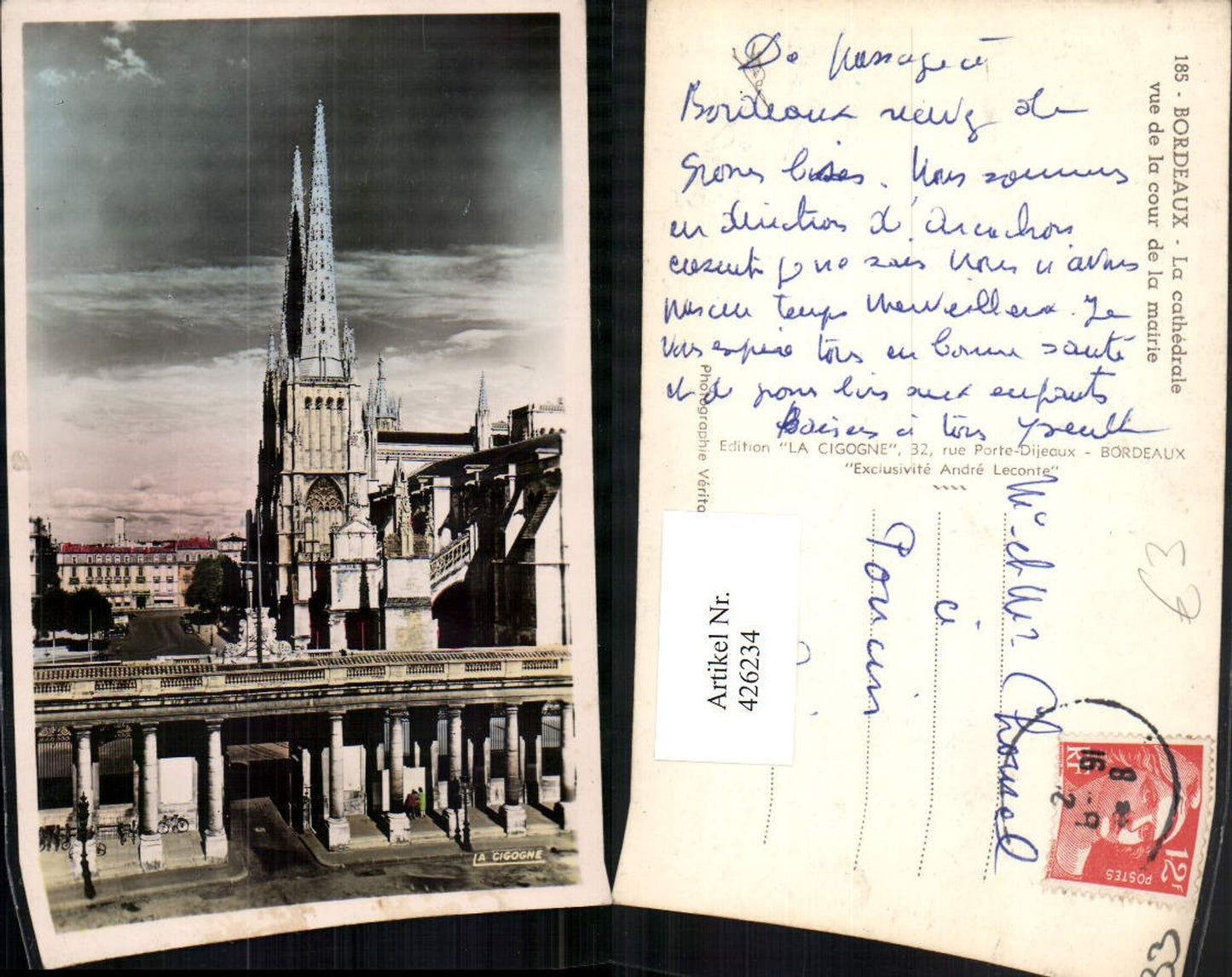426234,Aquitanien Gironde Bordeaux La Cathedrale vue de la cour de la mairie Kirche