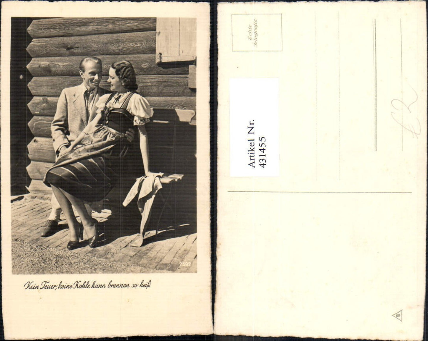 431455,Foto Ak Paar Liebe Frau sitzt a. Mann v. Hütte Spruch