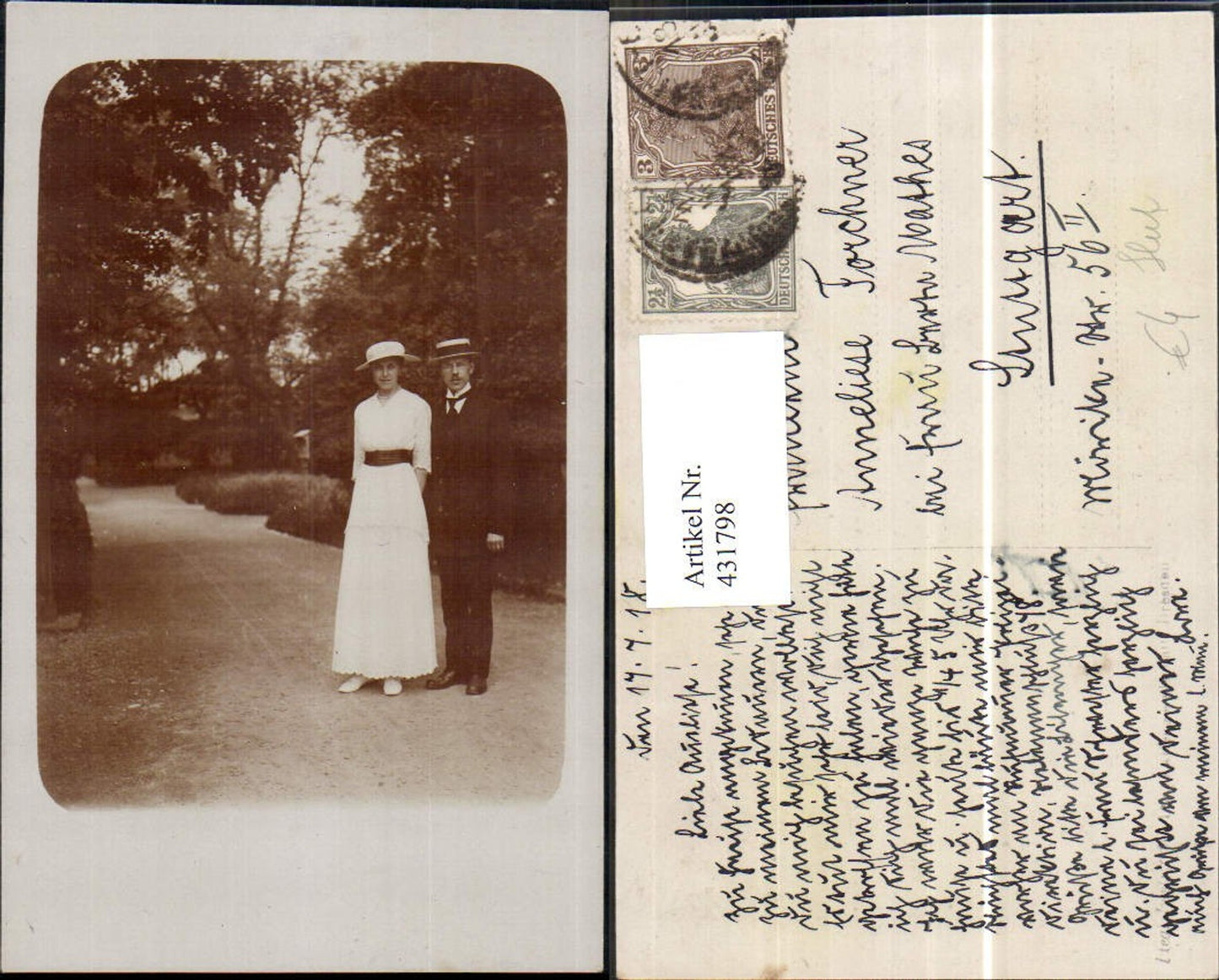 431798,Frau m. Hut Mann Anzug Passepartout