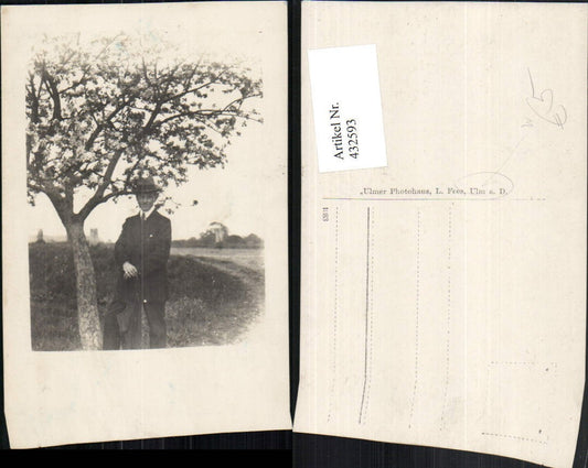 432593, Photo AK Ulm on the Danube Man with hat umbrella Tree blossom tree