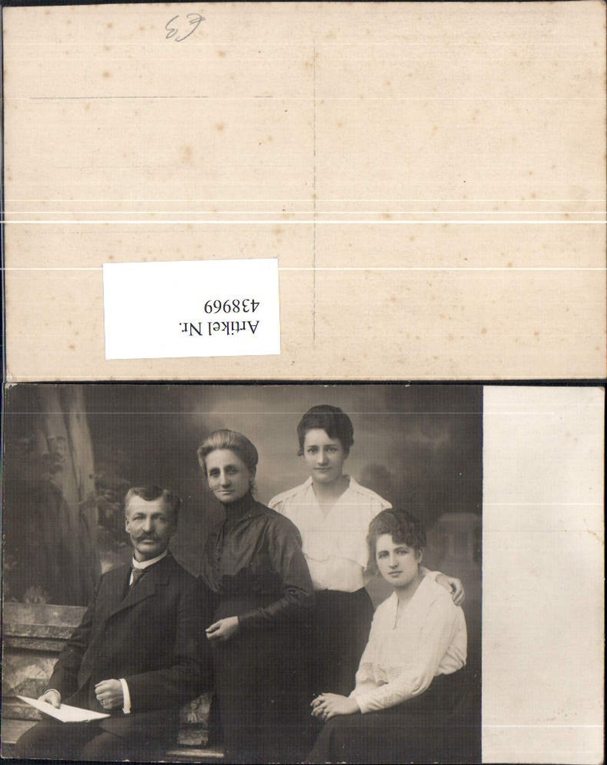 438969,Foto Ak Familienportrait Lesen