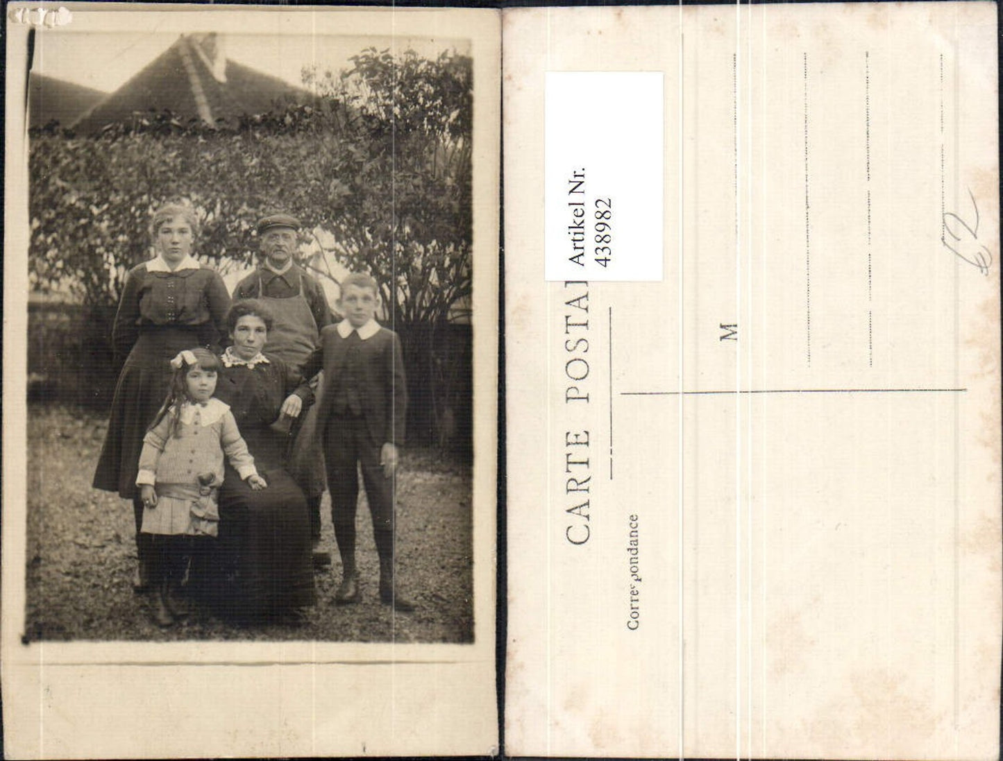 438982,Familienportrait i. Garten